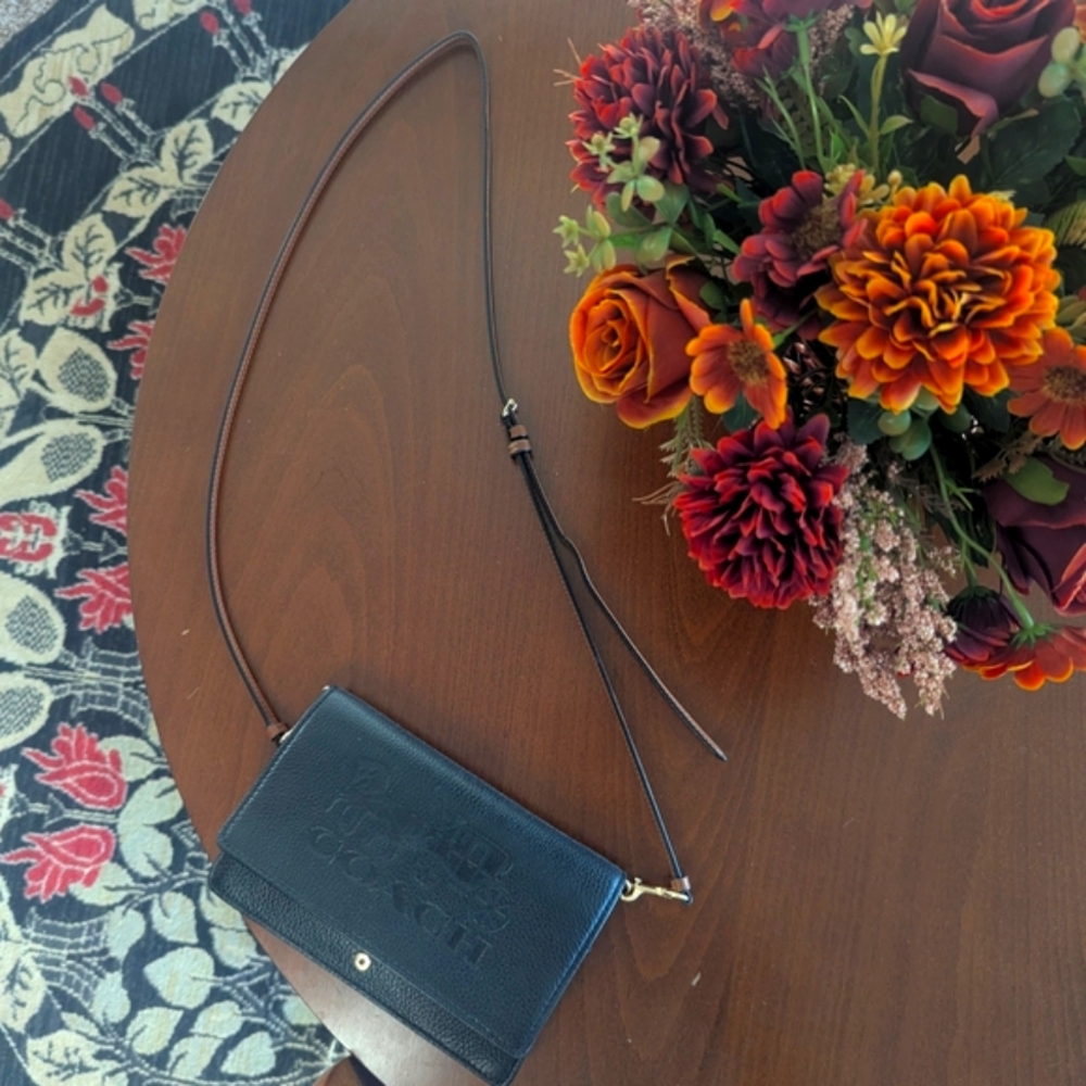 Coach Black Crossbody Bag Sleek Design